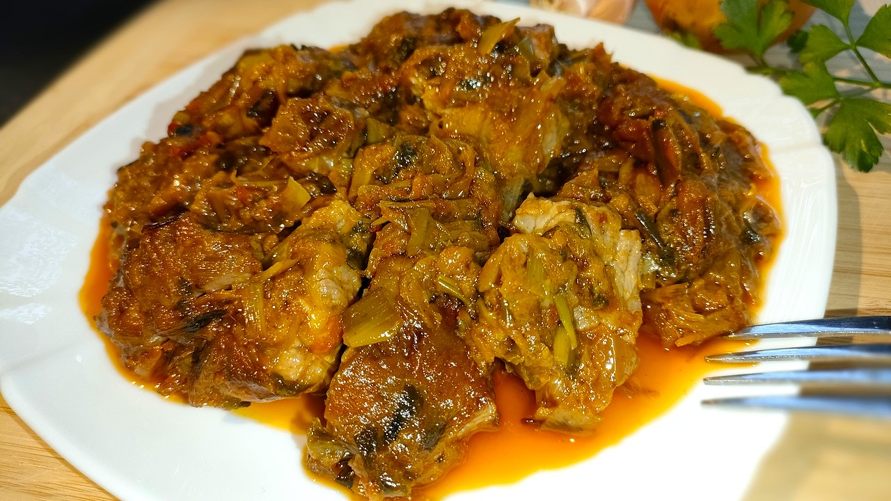 Свинско с праз по селски