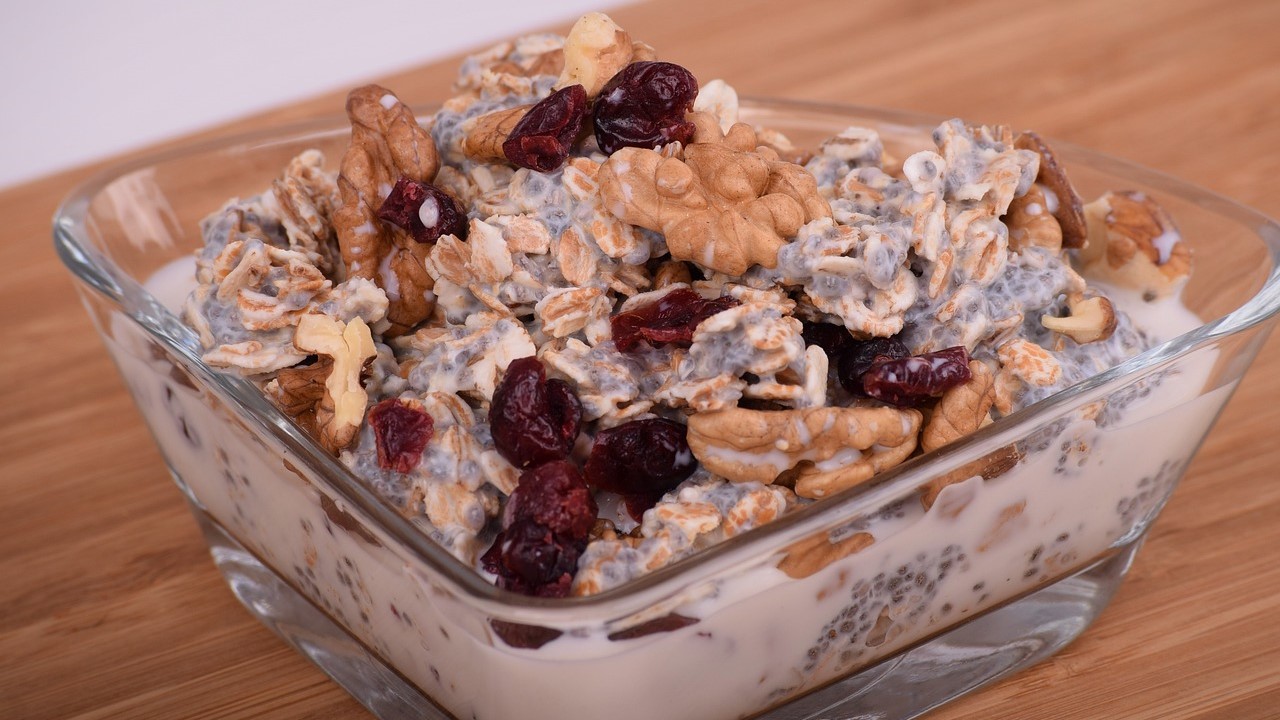 Овесена каша с ядки и плодове