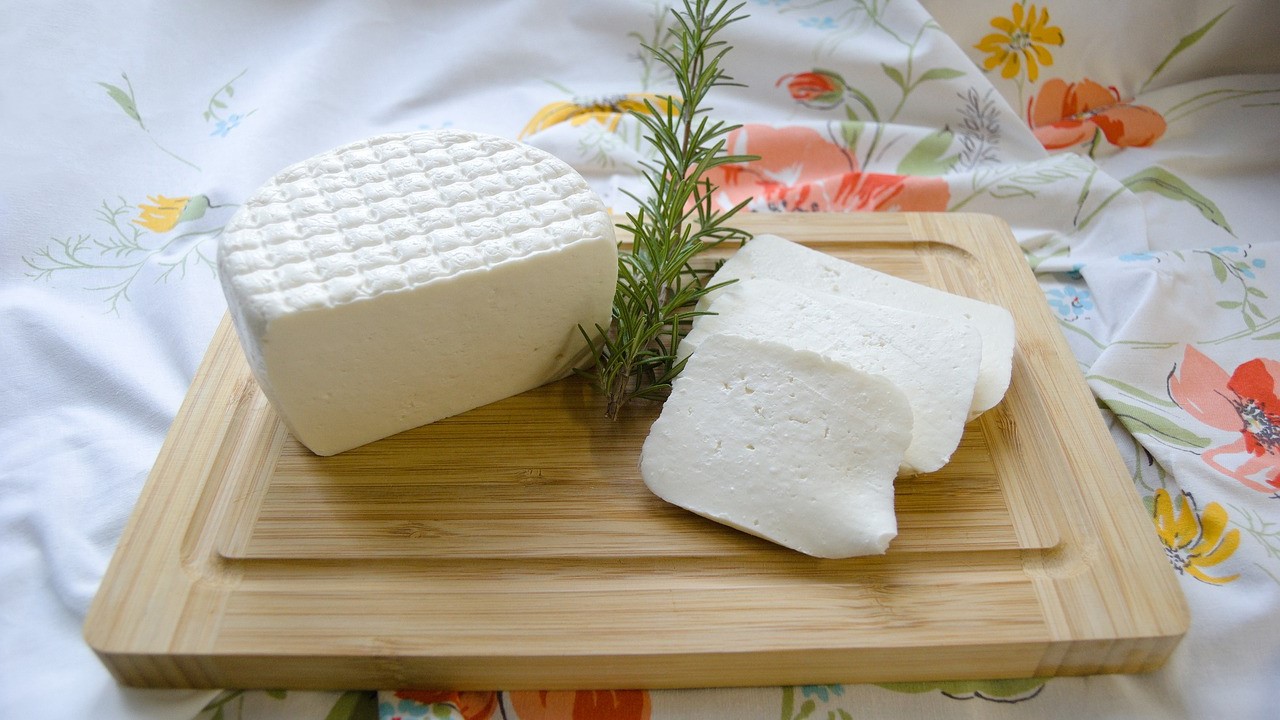 Как се прави домашно сирене?