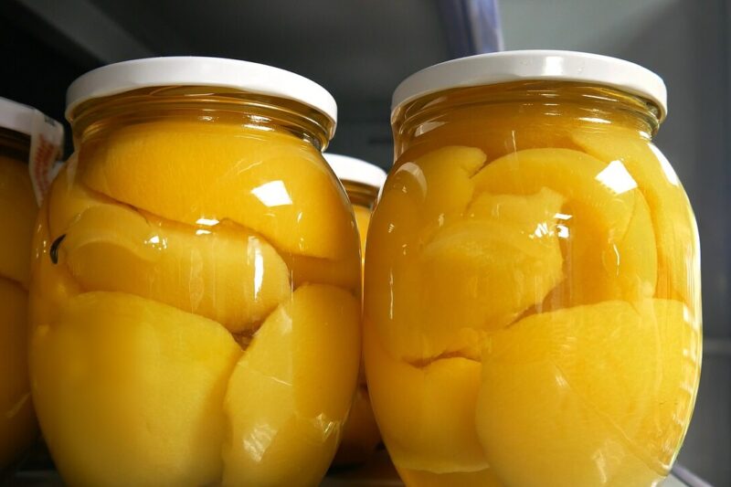 Домашен компот от белени праскови