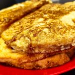 Пържени филийки с яйца и кисело мляко