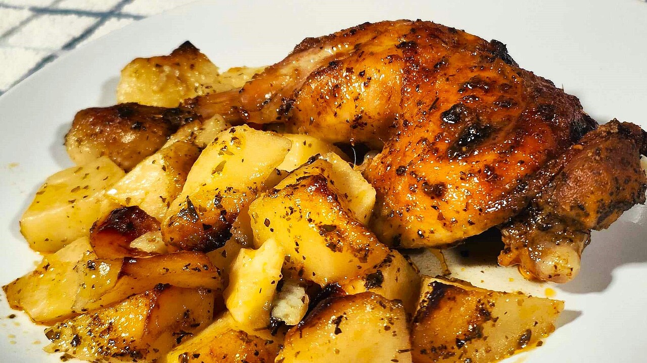 Лимоново пилешко с картофи на фурна