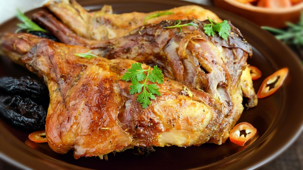 Печен цял заек на фурна