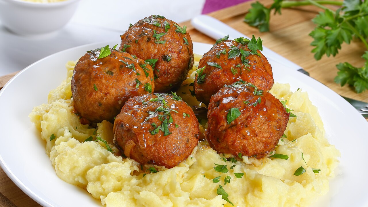 Кюфтета по цариградски с леко пикантен сос