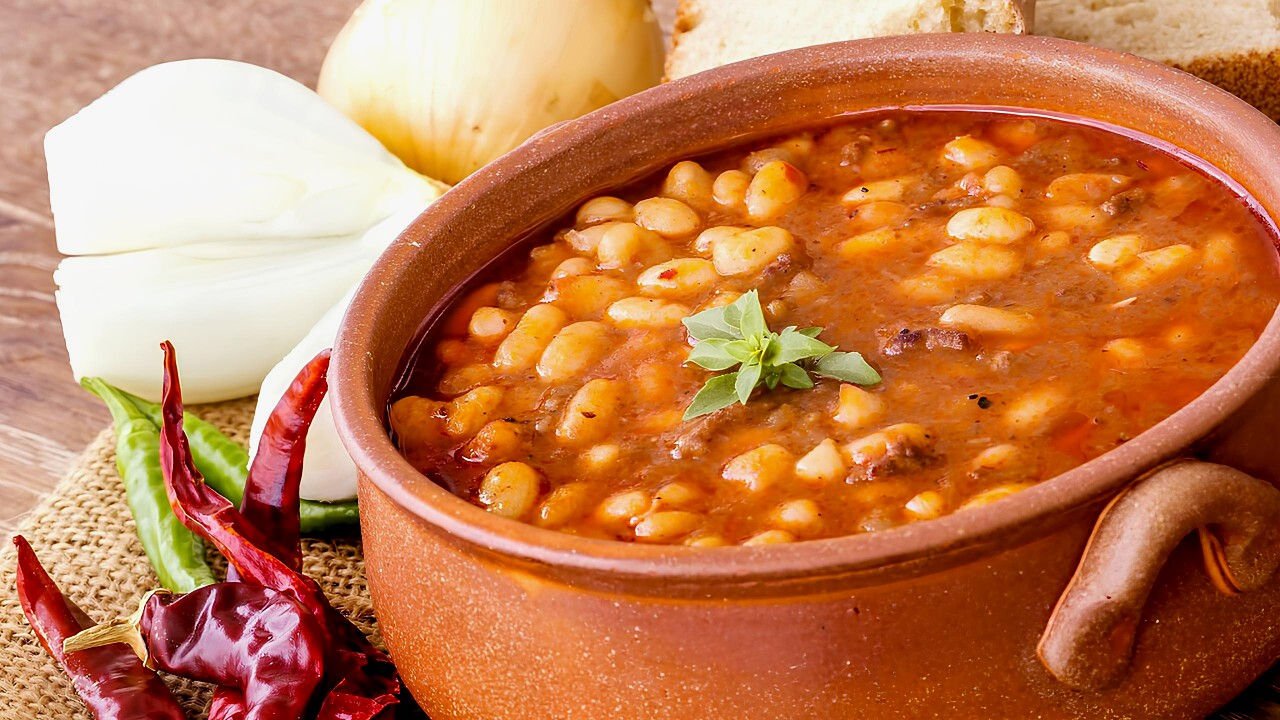 зрял боб в глинен съд