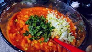 салата боб с лютеница