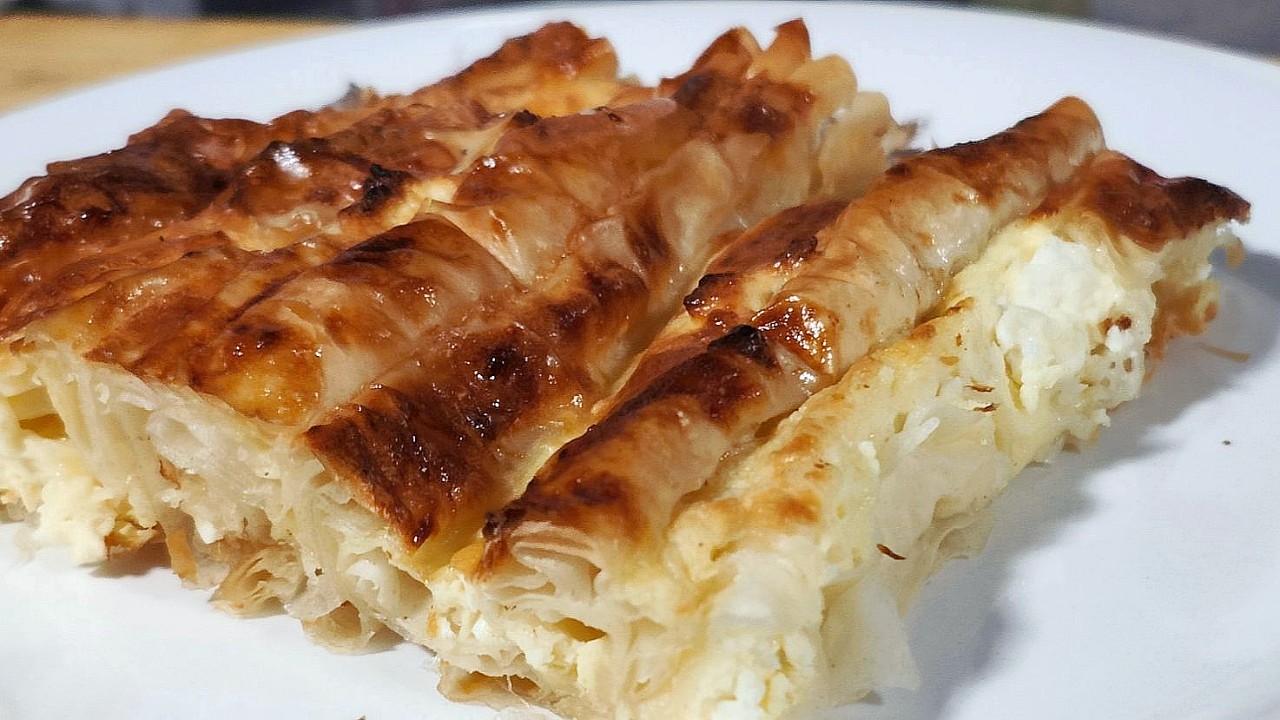 Гърчена баница с яйца и сирене