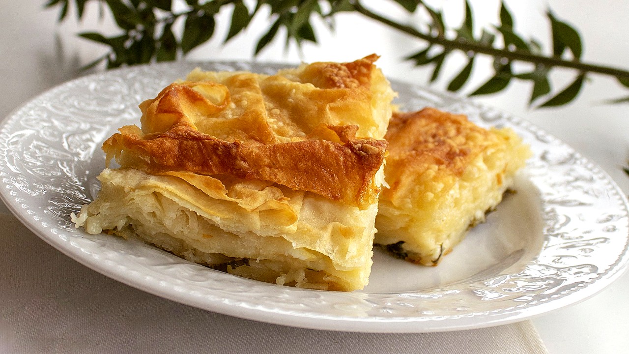 Къдрава баница с масло яйца и сирене