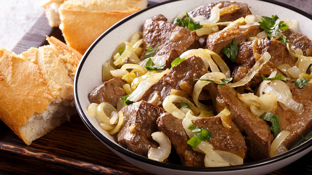 Телешки дроб с лук на тиган