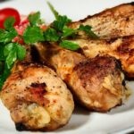 Пилешки бутчета в масло и бира на фурна