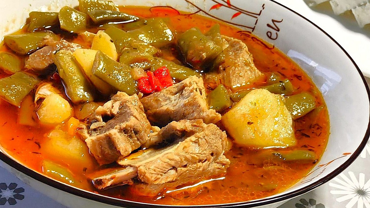 Свинско със зелен фасул в тенджера