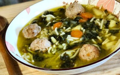 спаначена супа с кюфтенца, картофи и фиде