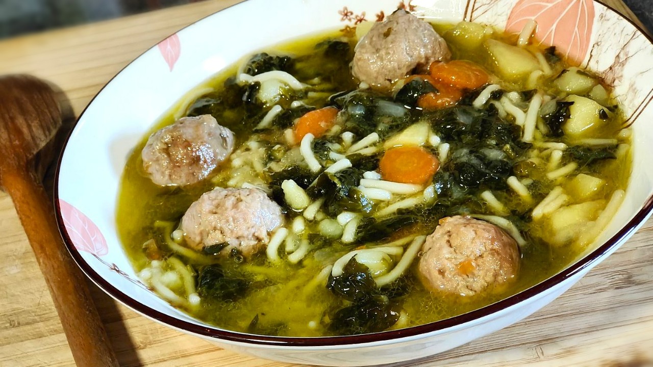 Спаначена супа с кюфтенца