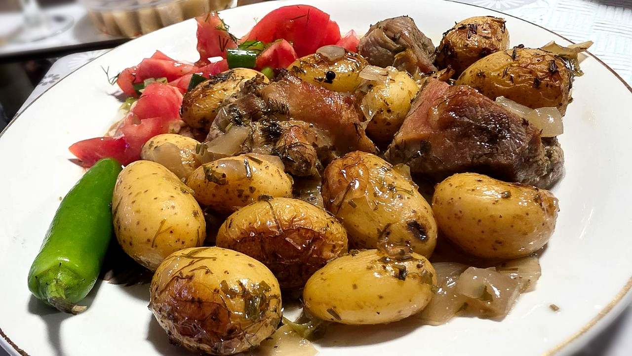 Свинско с бейби картофки