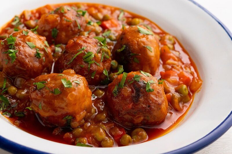 Кюфтенца с грах на фурна