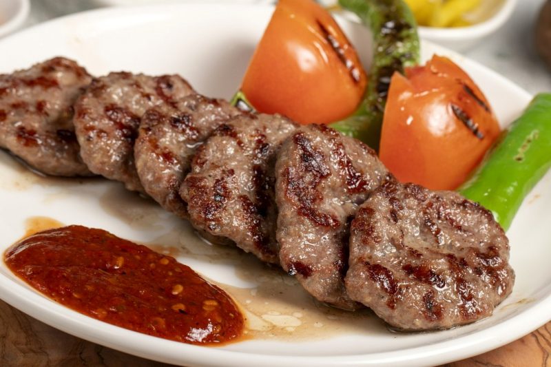 Говежди кюфтета на скара