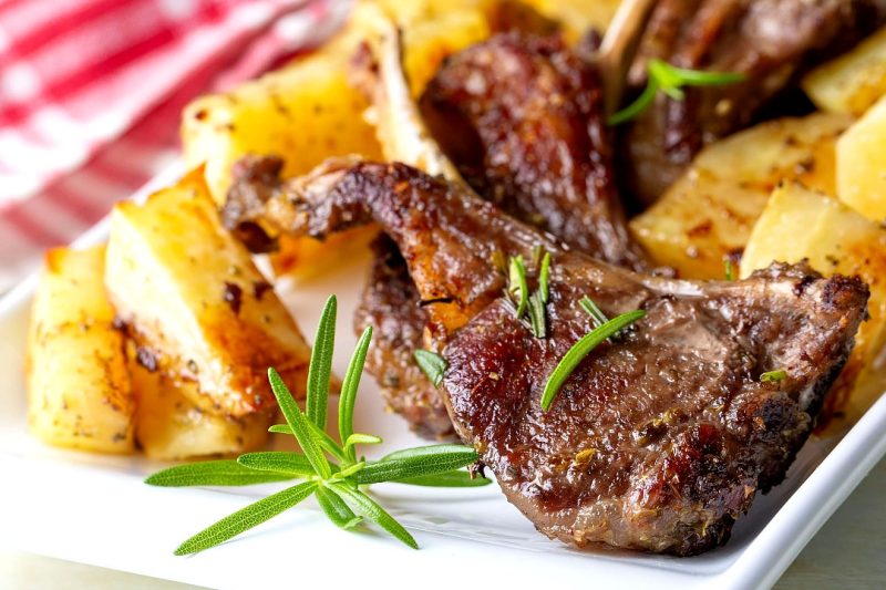 Агнешко с картофи на фурна