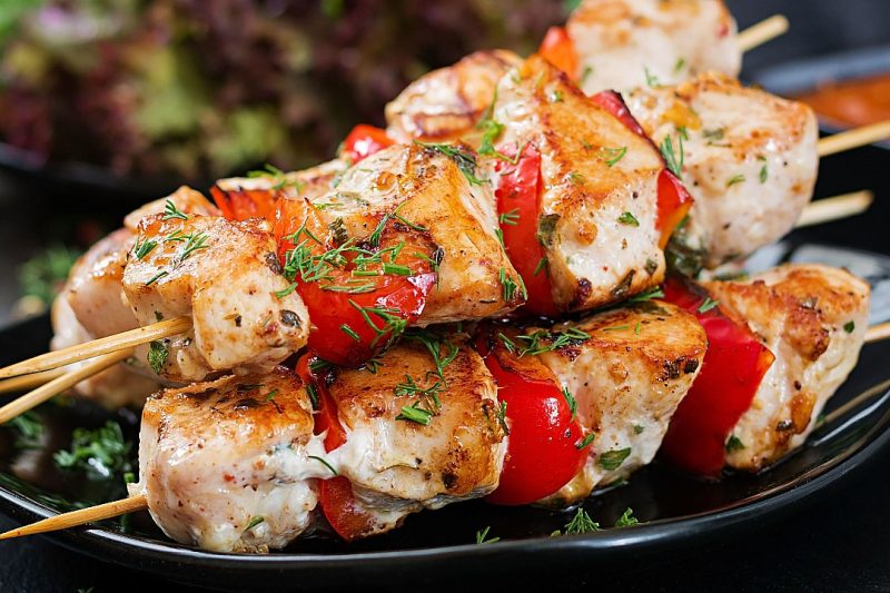 Шишчета от мариновано пилешко