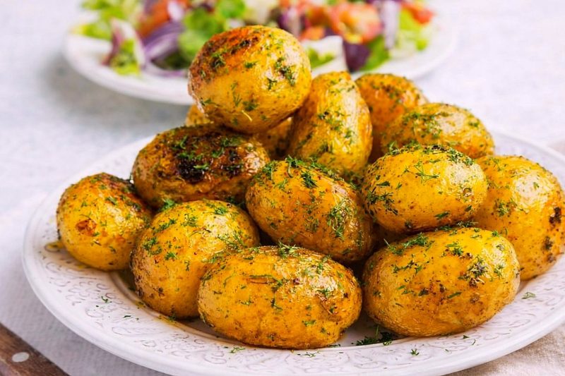 Бейби картофки с масло и копър