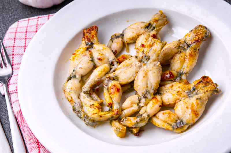 Пържени жабешки бутчета